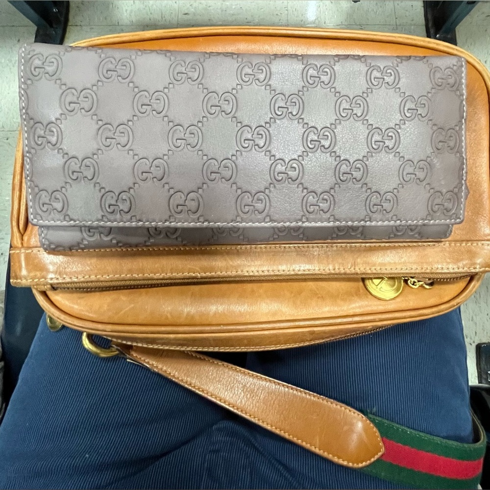 Authentic Rare hard to find Gucci Jewelry pouch